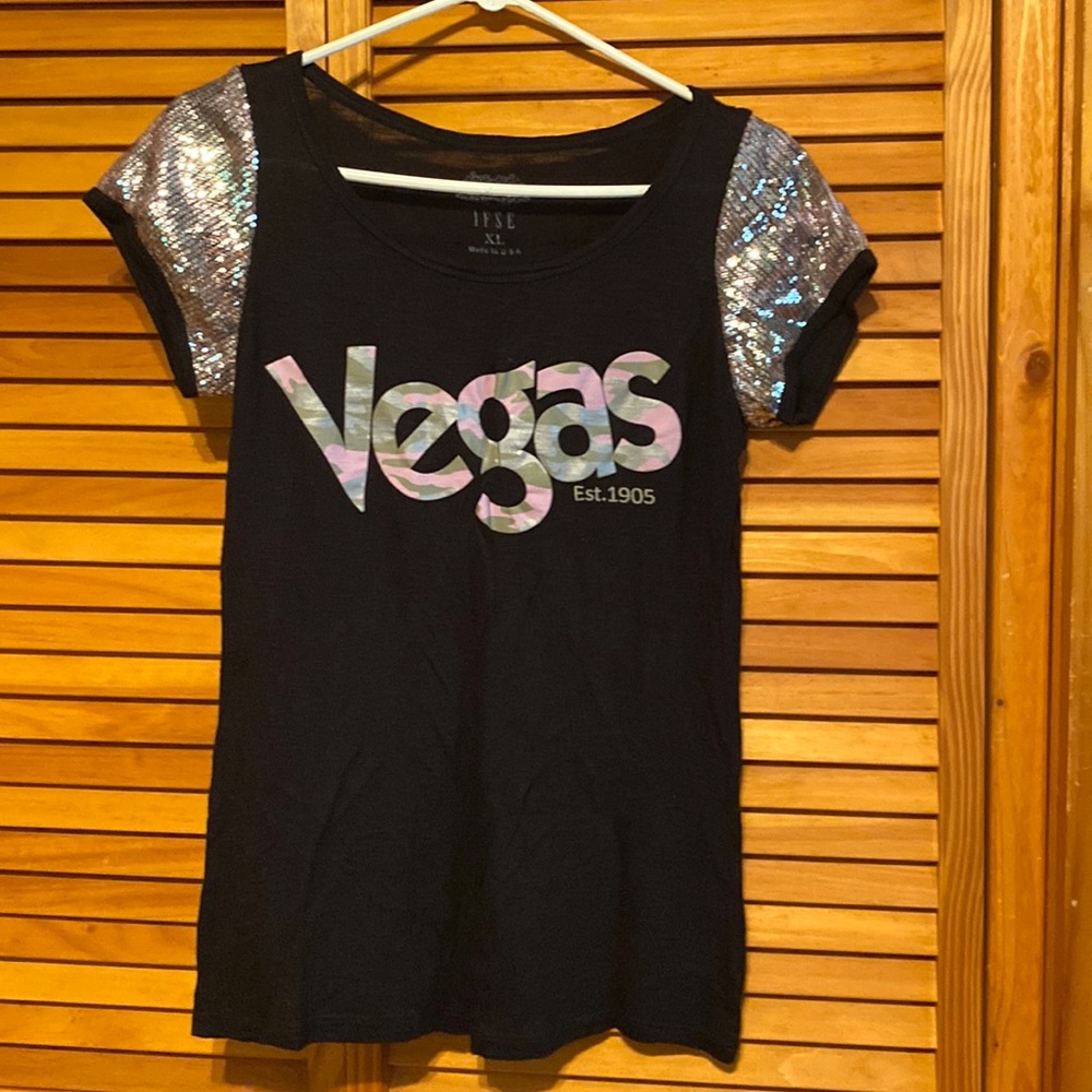 Nice tees shirt with sparkle sleeves
